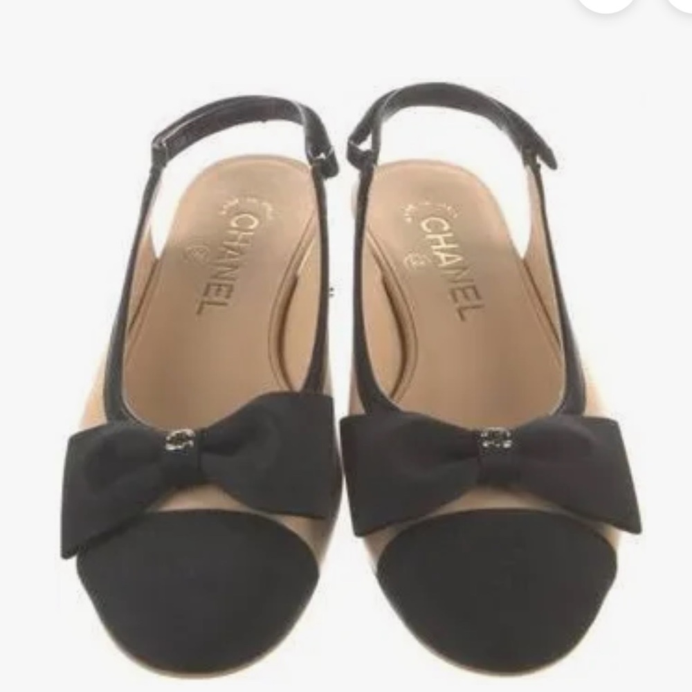 CHANEL Interlocking CC Logo Slingback Flats